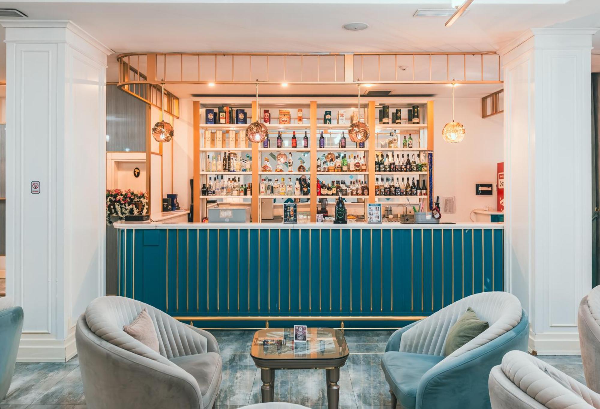 באקו Alba Hotel & Spa מראה חיצוני תמונה The bar at the 100 Queen's Gate
