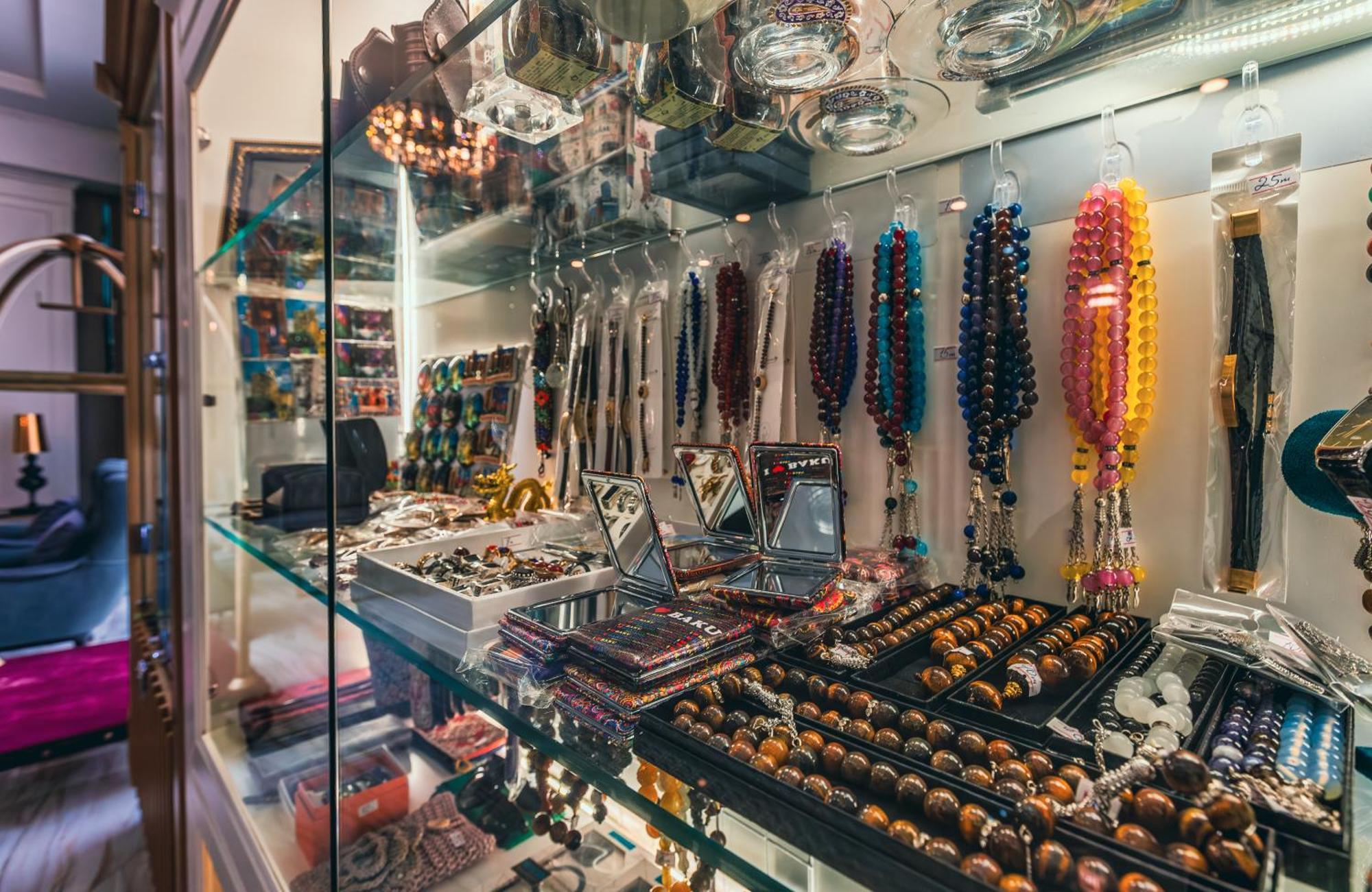 באקו Alba Hotel & Spa מראה חיצוני תמונה Jewelry store in Florence, Italy