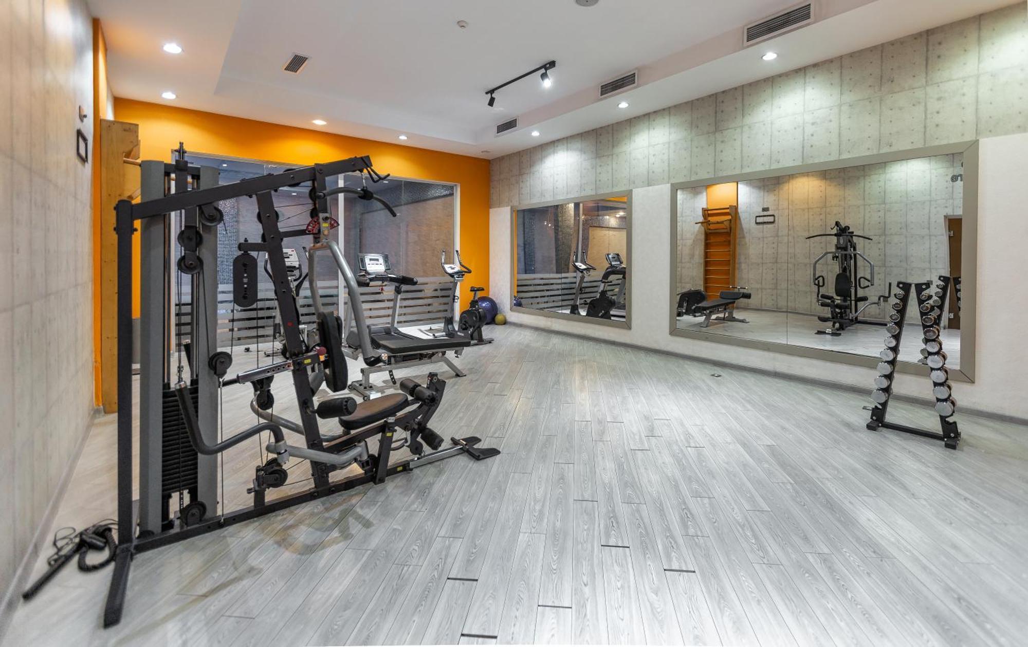 באקו Alba Hotel & Spa מראה חיצוני תמונה A gym in a hotel