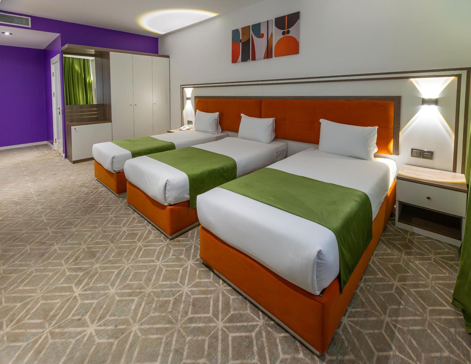 באקו Alba Hotel & Spa מראה חיצוני תמונה A room at the London Hilton London West